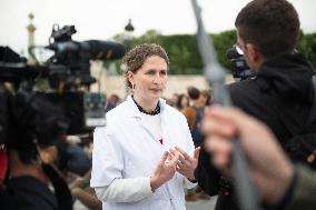 Catholics Protest Euthanasia Bill in Paris