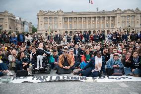 Catholics Protest Euthanasia Bill in Paris