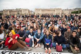 Catholics Protest Euthanasia Bill in Paris