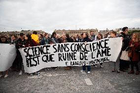 Catholics Protest Euthanasia Bill in Paris