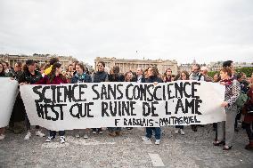 Catholics Protest Euthanasia Bill in Paris