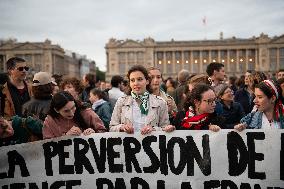 Catholics Protest Euthanasia Bill in Paris