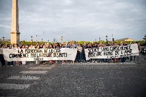 Catholics Protest Euthanasia Bill in Paris