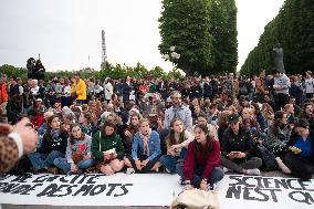 Catholics Protest Euthanasia Bill in Paris