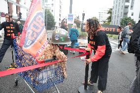 Demonstration during Carrefour Group Annual General Meeting - Massy
