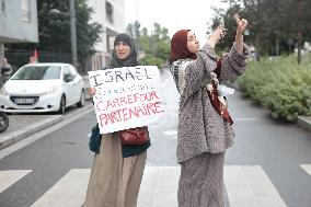 Demonstration during Carrefour Group Annual General Meeting - Massy