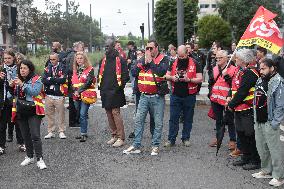 Demonstration during Carrefour Group Annual General Meeting - Massy