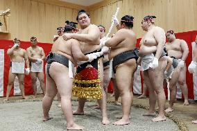 Sumo: Yokozuna Onosato wears new rope belt