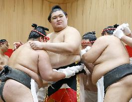 Sumo: Yokozuna Onosato wears new rope belt