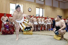 Sumo: Yokozuna Onosato wears new rope belt