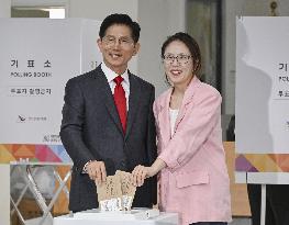 Early voting begins for S. Korea presidential race