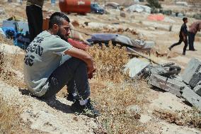 Demolishing Home and Barn in Hebron - West Bank