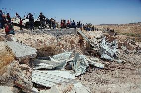 Demolishing Home and Barn in Hebron - West Bank