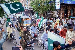 Hyderabad Rally Supports Pakistan Military