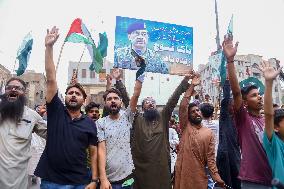 Hyderabad Rally Supports Pakistan Military