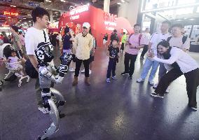 UNITREE G1 Humanoid Robot Boxing Match