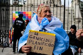 Retirees Protest Clashes With Police Outside National Congress - Buenos Aires