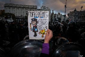 Retirees Protest Clashes With Police Outside National Congress - Buenos Aires