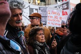 Retirees Protest Clashes With Police Outside National Congress - Buenos Aires