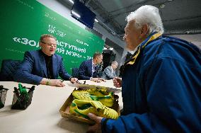 Autograph session of Andrii Shevchenko, Oleh Blokhin and Ihor Belanov in Lviv