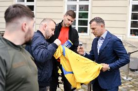 Three Ballons dOr won by Ukrainian footballers delivered to Lviv