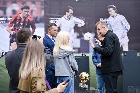 Three Ballons dOr won by Ukrainian footballers delivered to Lviv