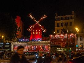 New Sails of the Moulin Rouge Unveiled - Paris