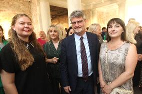 French Ambassador Gael Veyssiere visits language center in Dnipro