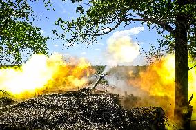 Ukrainian artillery personnel fight in Zaporizhzhia region