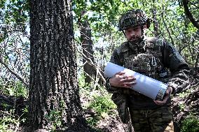 Ukrainian artillery personnel fight in Zaporizhzhia region