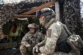 Ukrainian artillery personnel fight in Zaporizhzhia region