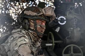 Ukrainian artillery personnel fight in Zaporizhzhia region
