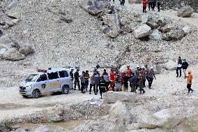 Quarry Landslide Kills At Least 7 - Indonesia