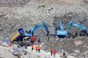Quarry Landslide Kills At Least 7 - Indonesia