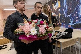 Last day in the underground school of High school graduates - Kharkiv