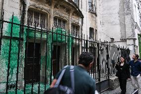 Paint on synagogues in Paris - FA