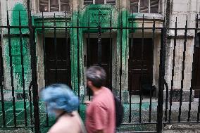 Paint on synagogues in Paris - FA