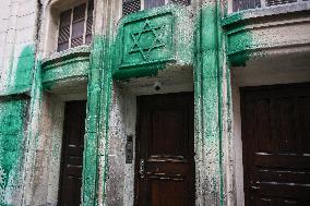 Paint on synagogues in Paris - FA