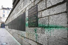 Paint on synagogues in Paris - FA
