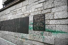 Paint on synagogues in Paris - FA