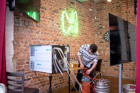 A bar is being prepared before the PSG - Inter Milan match - Paris AJ