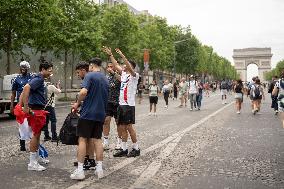 Atmosphere on the Champs-Elysees before the PSG - Inter Milan match - Paris AJ