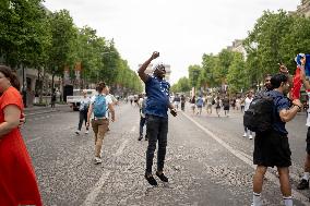 Atmosphere on the Champs-Elysees before the PSG - Inter Milan match - Paris AJ