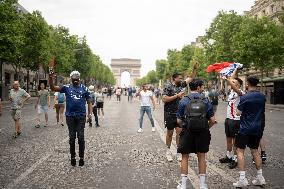 Atmosphere on the Champs-Elysees before the PSG - Inter Milan match - Paris AJ