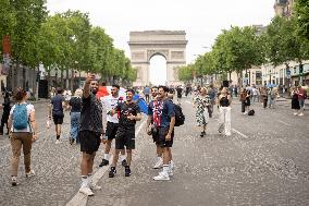 Atmosphere on the Champs-Elysees before the PSG - Inter Milan match - Paris AJ