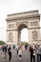 Atmosphere on the Champs-Elysees before the PSG - Inter Milan match - Paris AJ