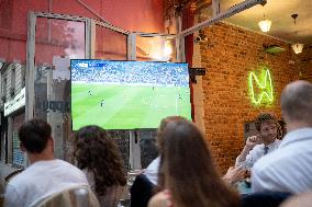 Atmosphere in paris bars during the PSG - Inter Milan match - Paris AJ