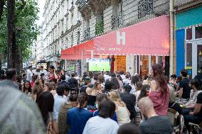 Atmosphere in paris bars during the PSG - Inter Milan match - Paris AJ