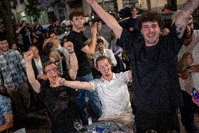 Atmosphere in paris bars after the PSG - Inter Milan match - Paris AJ