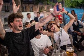 Atmosphere in paris bars after the PSG - Inter Milan match - Paris AJ